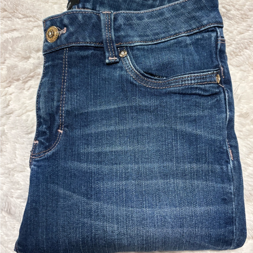 White House Black Market Crop Leg Jean